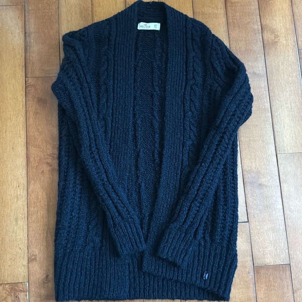 Hollister navy blue women’s juniors sweater XS in very good condition